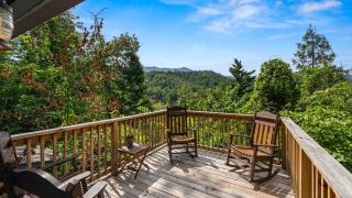 Whiskey Ridge Lodge, A Restored 1940s Gem, 2 Mins from Downtown, Breathtaking City Views, Custom Game Room, and Spacious Elegance - 5