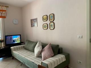 Arbi's Pool View Apartment - 8