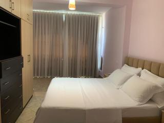 Arbi's Pool View Apartment - Golem - 5