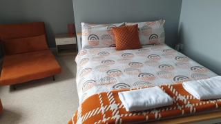 Spacious 2-Bed 2-Bath Apartment with Free Parking - Central Poole - 5