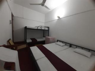 Lazy Bear Best Hostel in Kandy - Kandy - 4