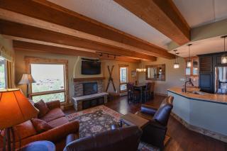 5th Floor 2BD 2BA Condo with Magnificent Views - 6