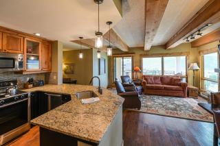 5th Floor 2BD 2BA Condo with Magnificent Views - 1