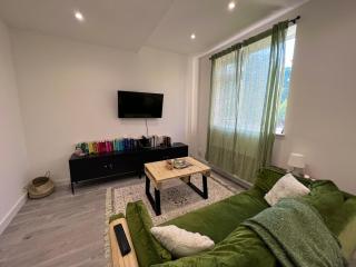 Lovely 1-bedroom flat with Patio - 2