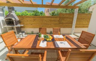 Apartments Joso with Pool - Pakoštane - 3