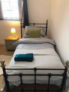 2 bed self contained short & medium Term available - 6