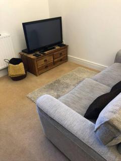 2 bed self contained short & medium Term available - 3