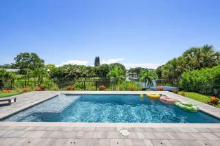 Mini Golf Course*Heated Saltwater Pool*Lakeview! - Jensen Beach - 1