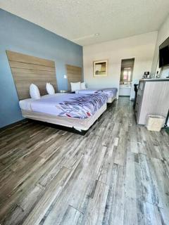 Delux Inn Cleburne - 5