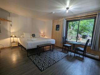 Jade Resort-Oceanfront Suites in Gowlland Harbour - Heriot Bay - 8