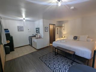 Jade Resort-Oceanfront Suites in Gowlland Harbour - Heriot Bay - 7
