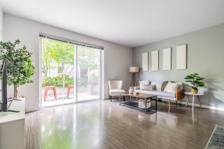 Spacious Apt | Free Parking | Rooftop views | Gym - 2