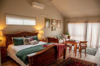 Meander Retreat - King Suite with rural views - Springton - 0