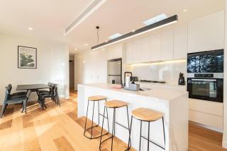 3BR w/ Free Parking - Walk to Chadstone! - Oakleigh - 6