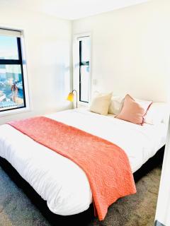 Walk to CHCH CBD modern townhouse 2 bed 2 baths - 4