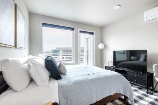 S Lake Union Studio w WD Storage SEA-74 - 9