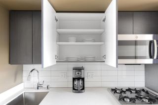 S Lake Union Studio w WD Storage SEA-74 - 3