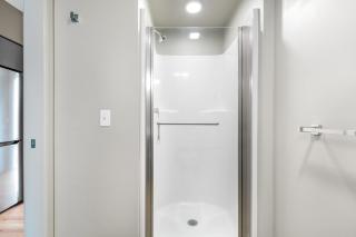 S Lake Union Studio w WD Storage SEA-74 - 1