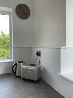 Large 2-bedroom maisonette with free parking - 7