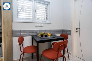 Cozy Quiet Oasis in the Center - 3