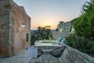 Butterfly, a historical villa with pool & hot tub! - Arménoi - 8