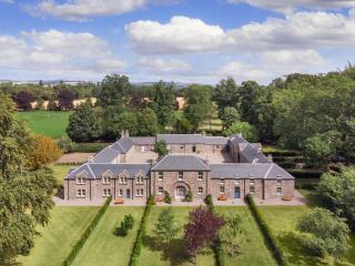 Meikleour Arms Hotel & Restaurant - 2