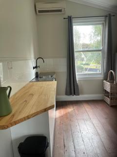 Bullock and Company Cottage - 3