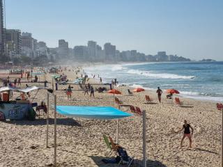 SUÍTE c vista livre e pertíssima das PRAIAS IPANEMA LEBLON ARPOADOR COPACABANA e do CRISTO REDENTOR do BONDINHO PÃO DE AÇUCAR etc Chegando mais cedo que o Check-in do meio-dia, deixe suas malas e vá se divertir, idem no Check-out das 10h manhã - Rio de Janeiro - 1