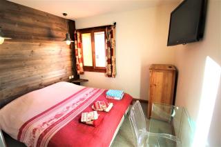 Chalet with Ski Slope Views, Jacuzzi & Cinema Room - Vars - 1