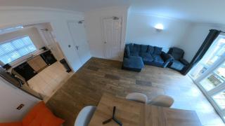 Large 6 bed house - 6 Bedrooms - Parking WIFI 6 smart TVs 3 shower rooms 4 WCs - 6