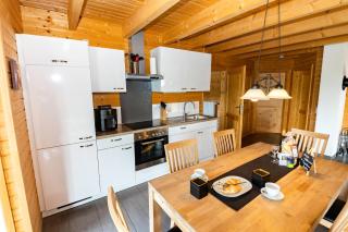 5 Sterne Ferienhaus Annika mit Kamin, Seeblick und großer Terrasse - Rieden - 6