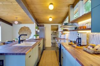 Whidbey Island Oasis Walk to Beach, Hot Tub, View - Greenbank - 3