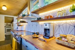 Whidbey Island Oasis Walk to Beach, Hot Tub, View - Greenbank - 2