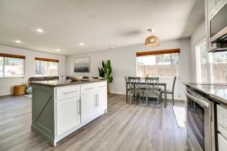 half Mi to Lake Tahoe Pet-Friendly Cabin - 2