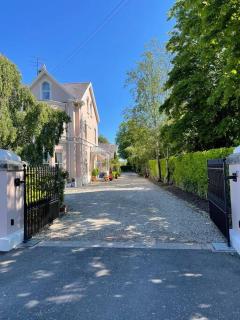 Converted Victorian Coach House on the North Coast - Coleraine - 9