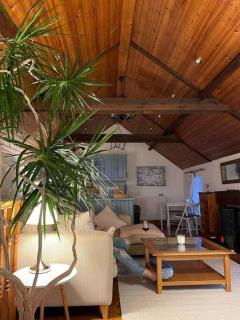 Converted Victorian Coach House on the North Coast - Coleraine - 7
