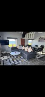 The Lifeboat & Seaview Terrace - Skerries - 9