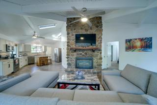 Cozy Munds Park Retreat Hike, Golf and Fish! - Munds Park - 0