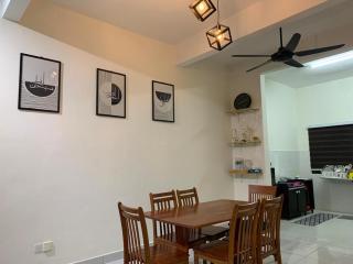 Juwita&Arjuna Homestay Teluk Senangin - - 8