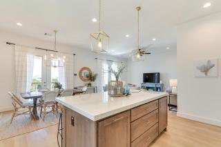 Near Terramar Beach Home with Patio in Galveston - 5