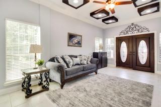 Luxe Southwest Houston Home w/ Balconies & Patio! - 5