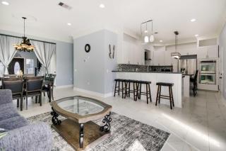 Luxe Southwest Houston Home w/ Balconies & Patio! - 4