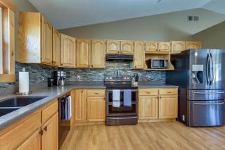 9 Mi to Helena Mtn-View and Hot Tub at Huge Home - 3