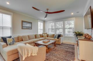 3 Decks and Water Views Breezy Home in Hilton Head - Hilton Head Island - 8