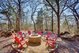 Spacious Texas Getaway half Mi to Lake Texoma! - 8