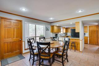 Spacious Texas Getaway half Mi to Lake Texoma! - 3