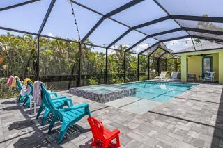 Yacht Club Area, Heated Saltwater pool & Spa -Villa Nana and Papa's Beach House, Cape Coral - Cape Coral - 0