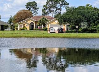 A Treasure Coast Gem- Private entrance and private bathroom - Port Saint Lucie - 0