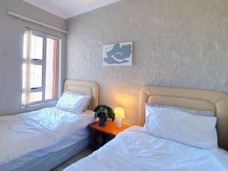 Lagoon & Ocean View Retreat - Jeffreys Bay - 9