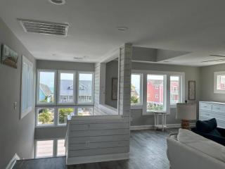 Holden Beach House Second Row with surround views! - Holden Beach - 9